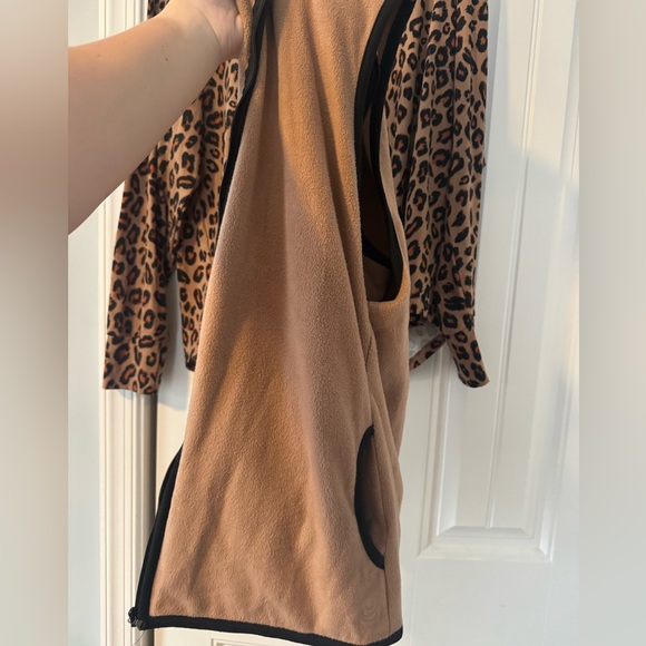 Crew neck and vest combo - Picture 3 of 5